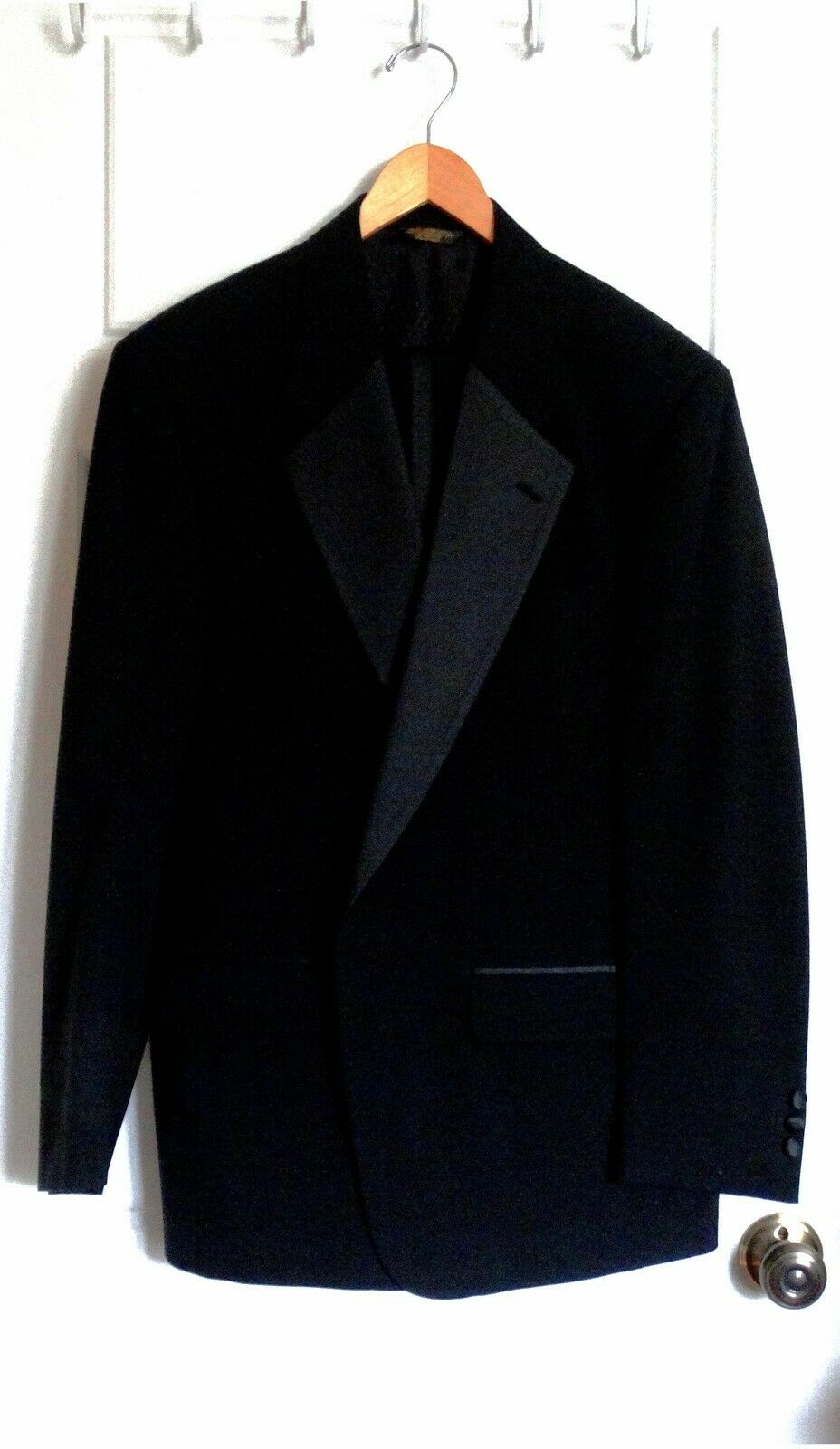 Bill Blass classic black wool tuxedo, perfect condition. Jacket 40R pants 36x30